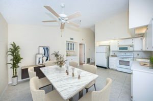 Kitchen Eat-in Area3-vs