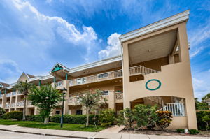 Front Exterior5