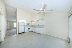 Kitchen Eat-in Area2