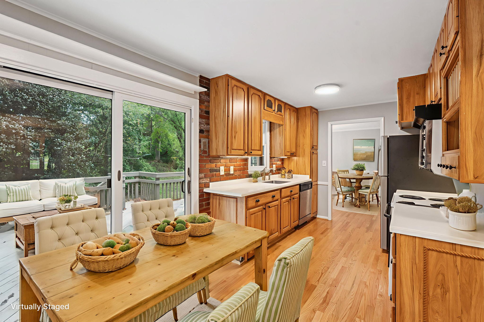 Kitchen w/Breakfast Area & Access to Deck