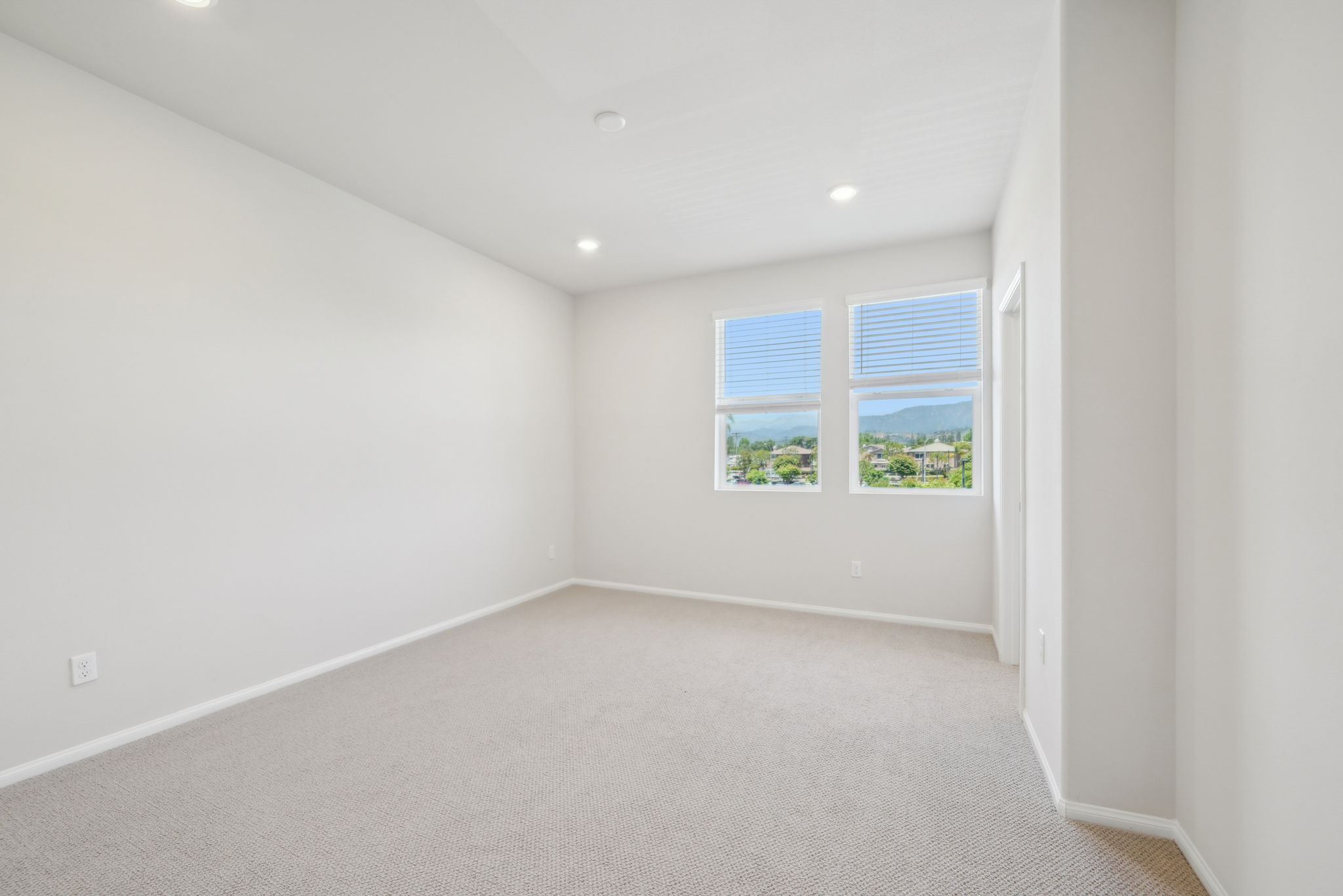So Cal - The Knoll Community - 221 Aurora Lane Pomona CA 91767-022
