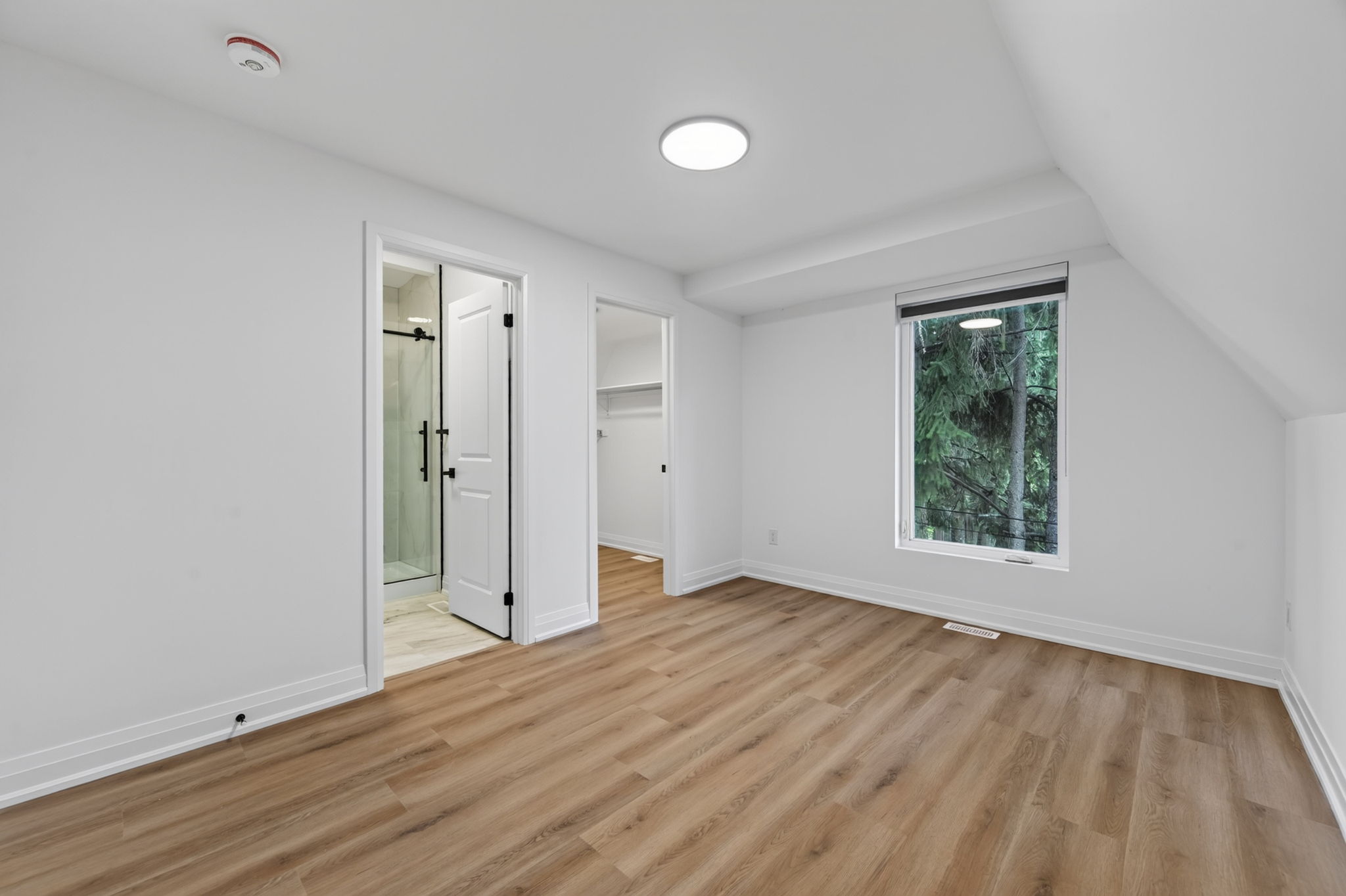 221 Churchill Ave R - GARDEN SUITE Toronto, ON M2R 1E2