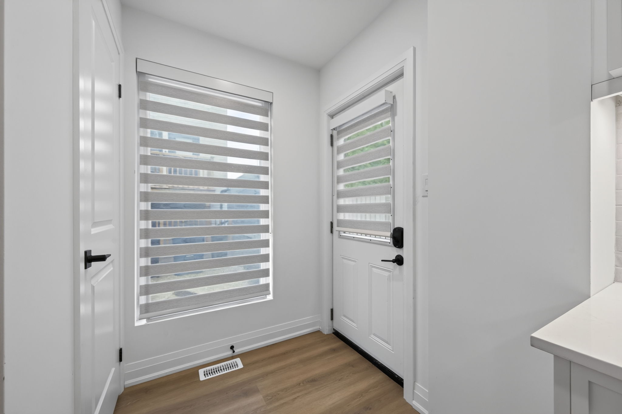 221 Churchill Ave R - GARDEN SUITE Toronto, ON M2R 1E2