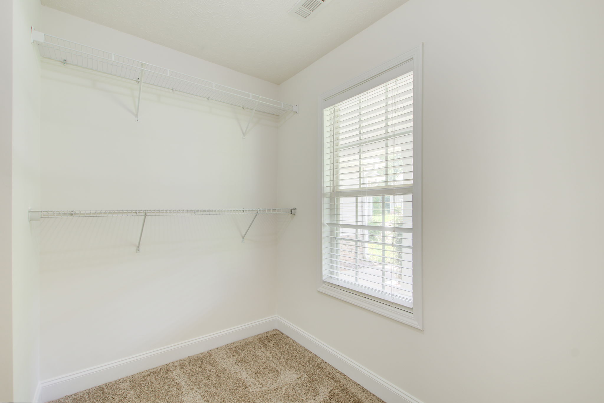 27 Main BR En Suite B Walk In Closet