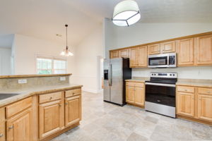 16 Kitchen w Breakfast Area B