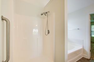28 Main BR En Suite C Shower Detail