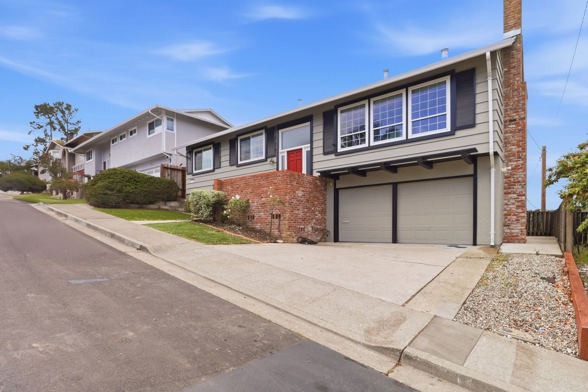 002_F8_221 Merced Dr