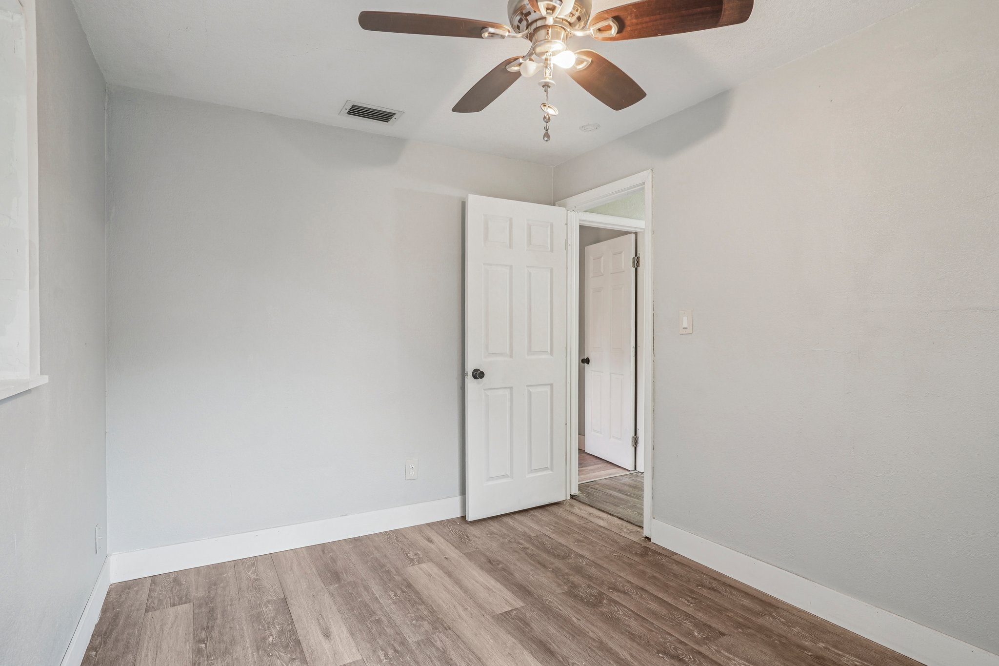 N Devon Ave-S2208-029.jpg