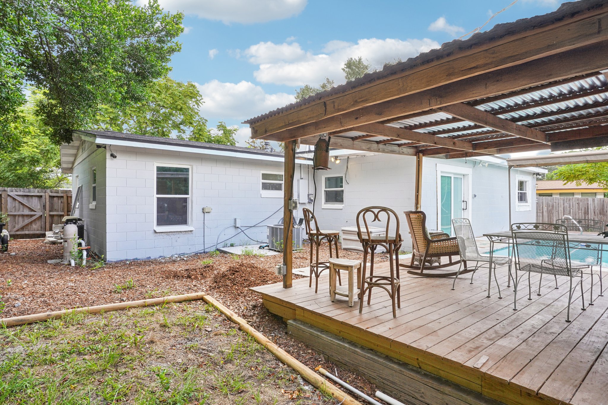 N Devon Ave-S2208-036.jpg