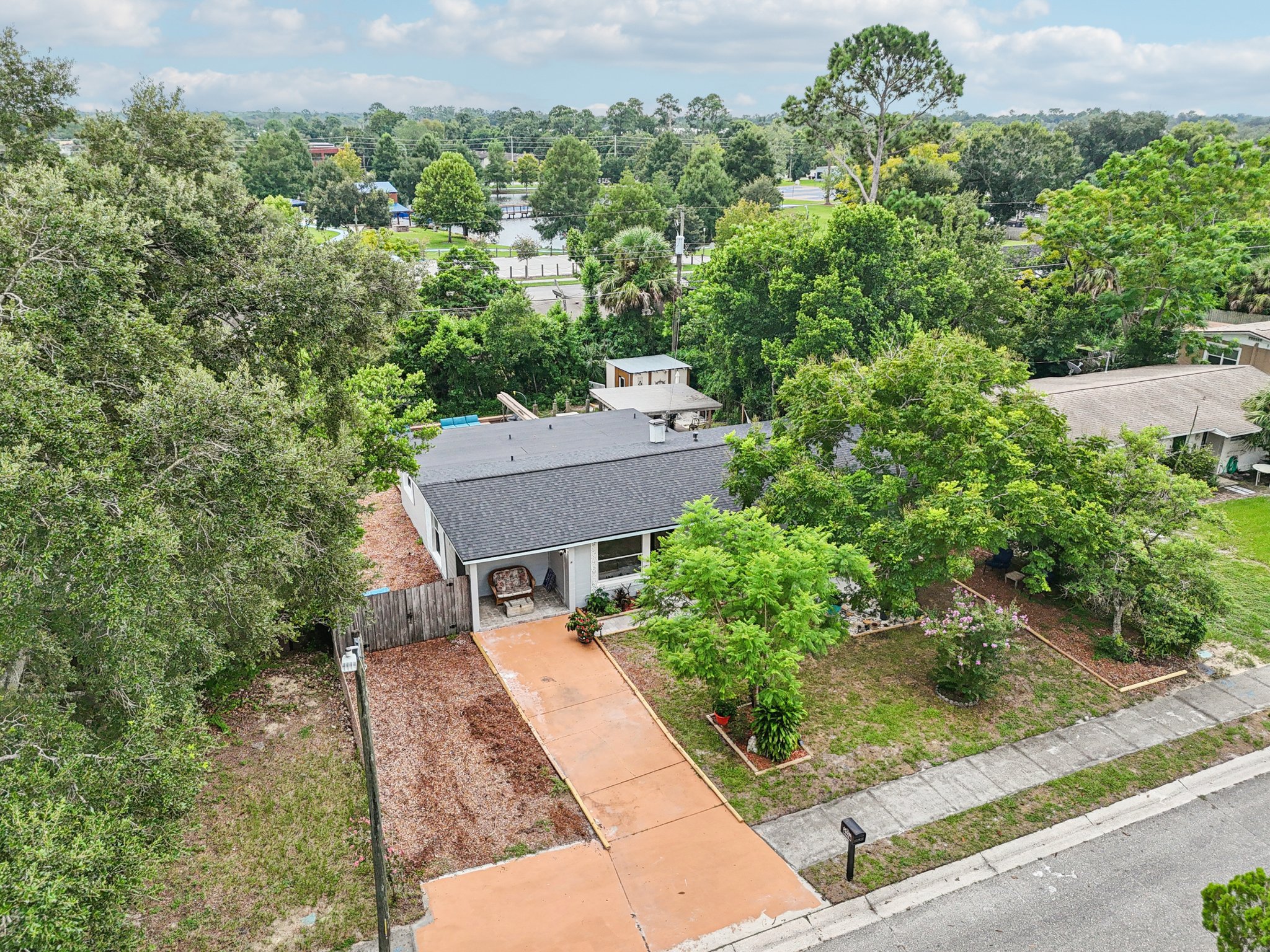 N Devon Ave-S2208-043.jpg