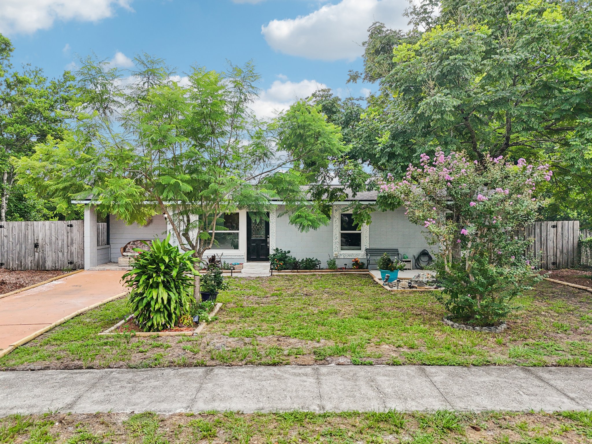 N Devon Ave-S2208-049.jpg