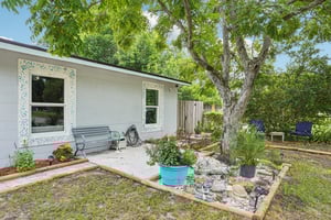 N Devon Ave-S2208-004.jpg