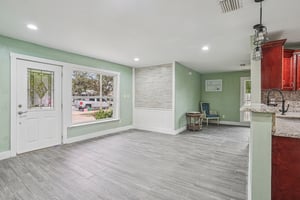 N Devon Ave-S2208-007.jpg