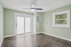 N Devon Ave-S2208-008.jpg