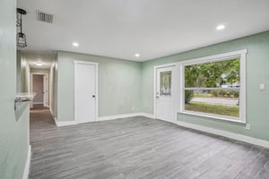 N Devon Ave-S2208-012.jpg