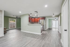 N Devon Ave-S2208-013.jpg