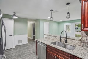 N Devon Ave-S2208-015.jpg