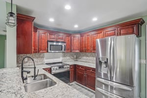 N Devon Ave-S2208-016.jpg