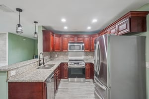 N Devon Ave-S2208-017.jpg