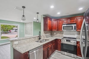 N Devon Ave-S2208-018.jpg
