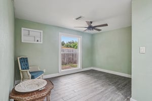 N Devon Ave-S2208-019.jpg