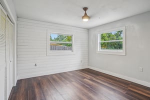 N Devon Ave-S2208-020.jpg