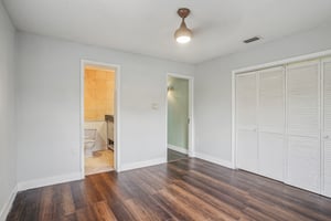 N Devon Ave-S2208-021.jpg