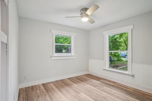 N Devon Ave-S2208-026.jpg
