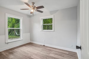 N Devon Ave-S2208-028.jpg