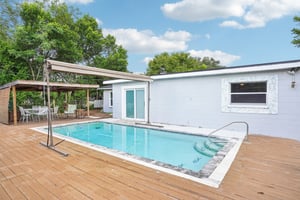 N Devon Ave-S2208-038.jpg