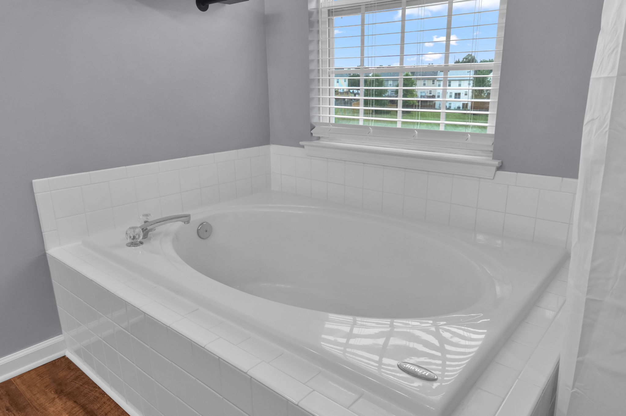 Oversized Tub!