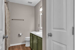 Upper level 2nd bath!