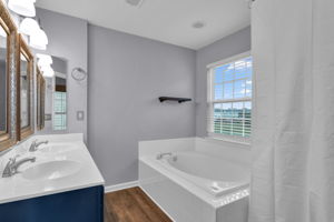 Primary Bathroom with Tub & Shower!