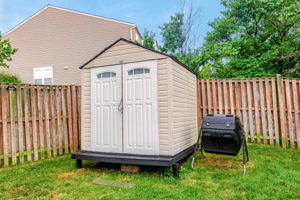 Shead with Fenced-in patio!