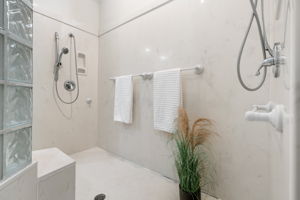  Photo 34