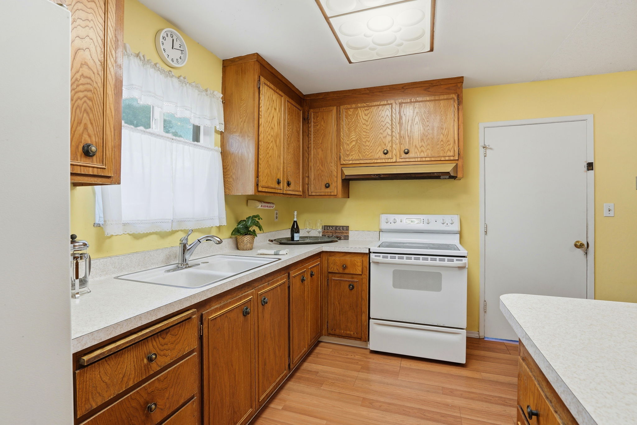 013_F8_2210 Greenwich Ct