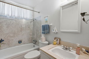 030_F8_2210 Greenwich Ct