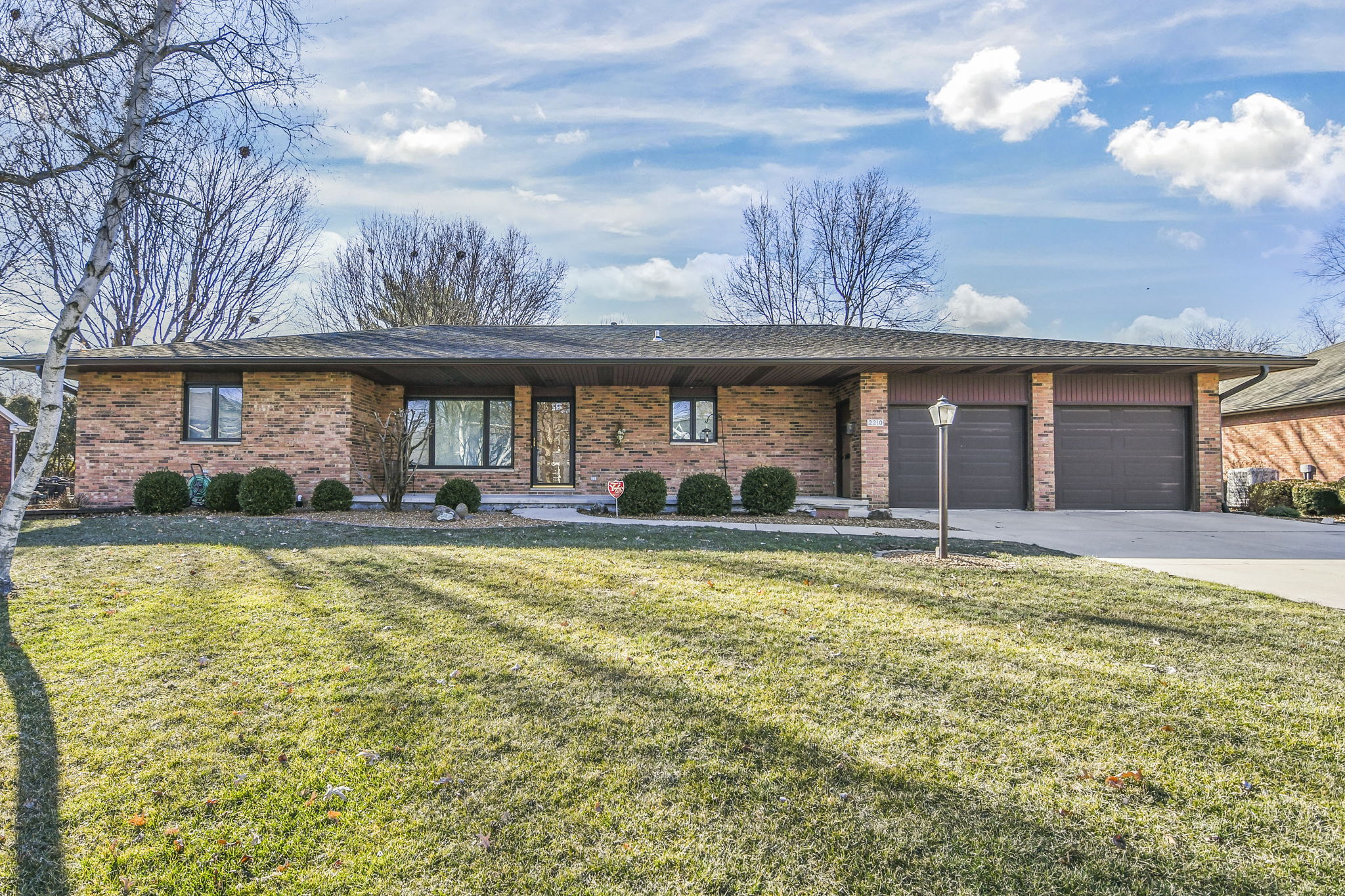 2210 Huntleigh Rd, Springfield, IL 62704 Design Eyes Photography