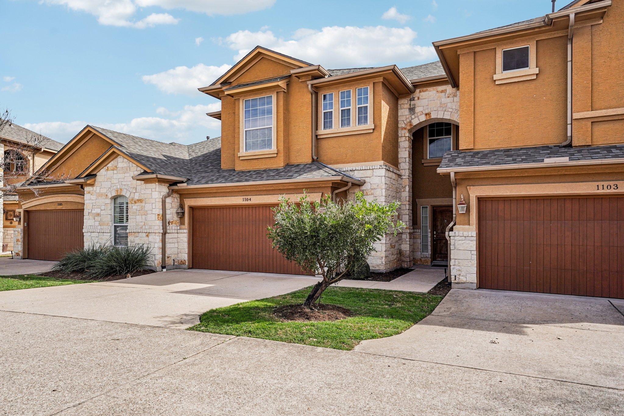 Onion Creek Pkwy 1104-S1802-003.jpg