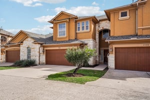 Onion Creek Pkwy 1104-S1802-003.jpg