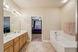 Onion Creek Pkwy 1104-S1802-023.jpg