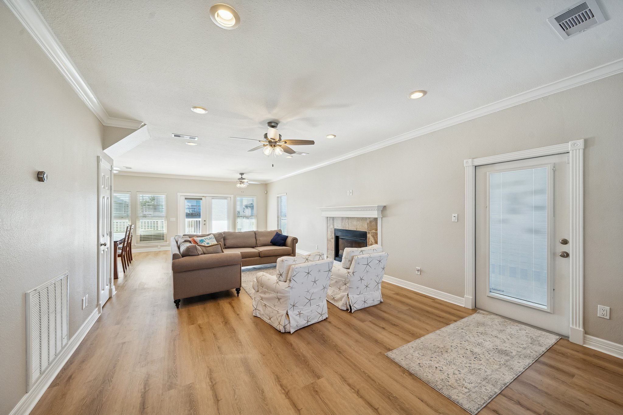 22105 Zapata Dr - 005.jpg