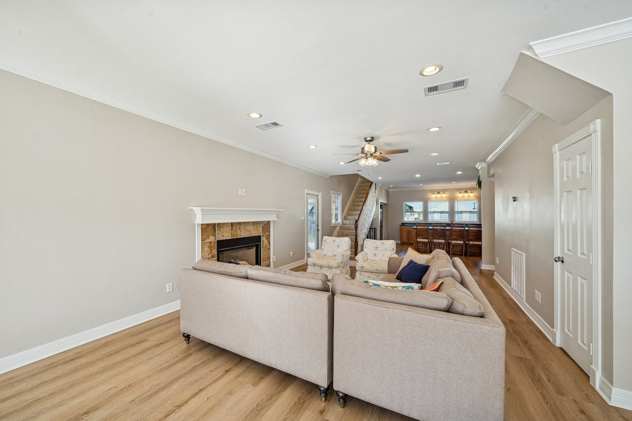 22105 Zapata Dr - 007.jpg