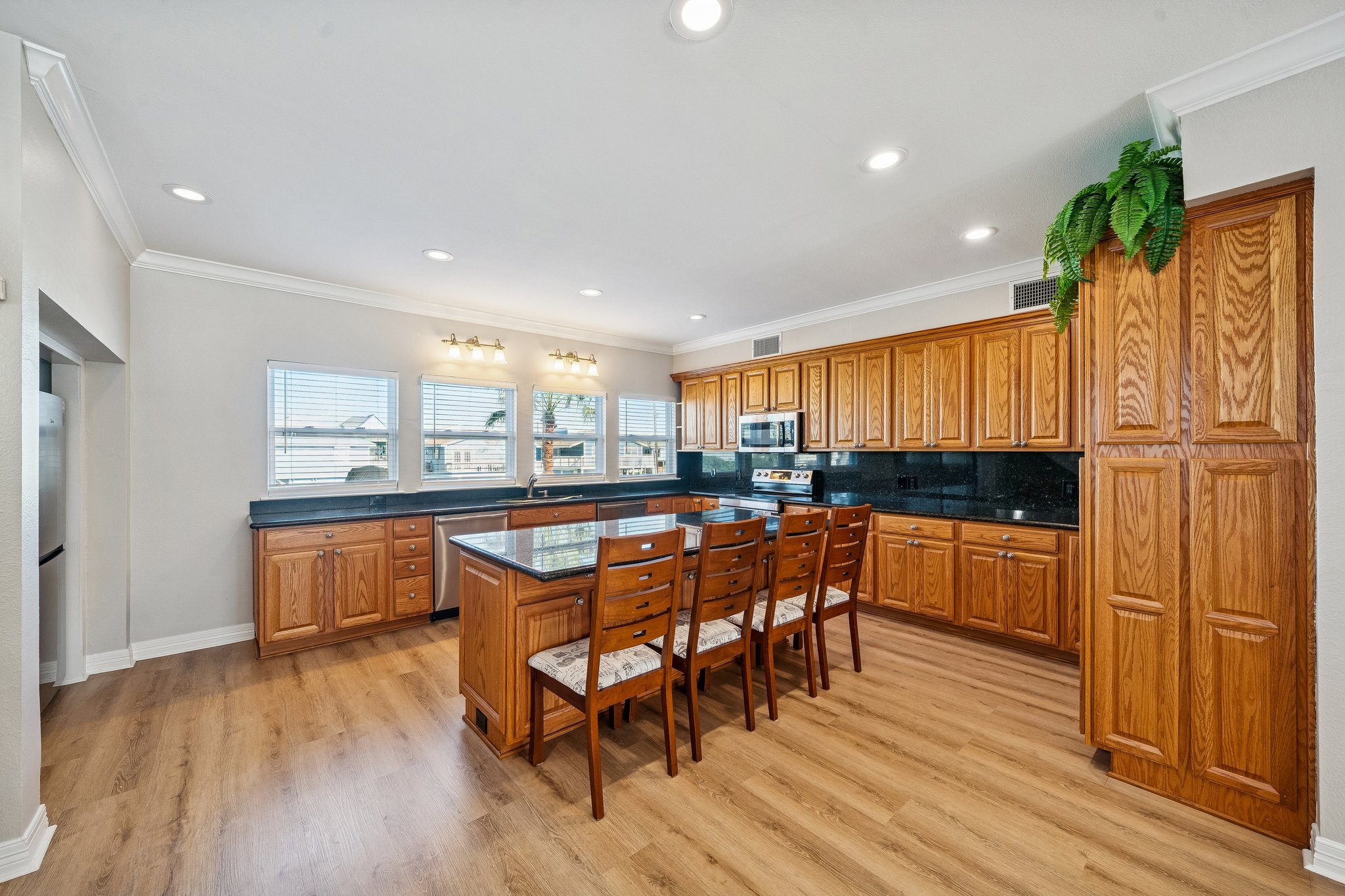 22105 Zapata Dr - 010.jpg