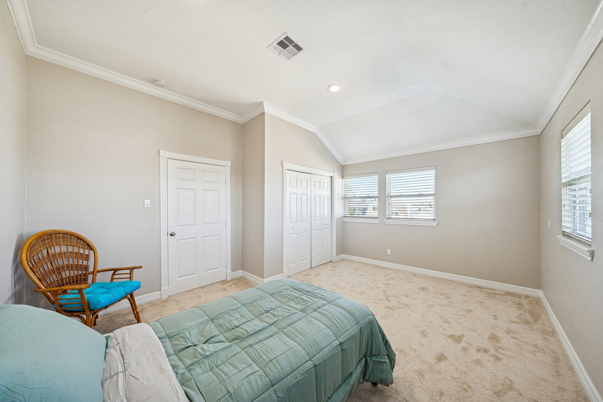 22105 Zapata Dr - 024.jpg