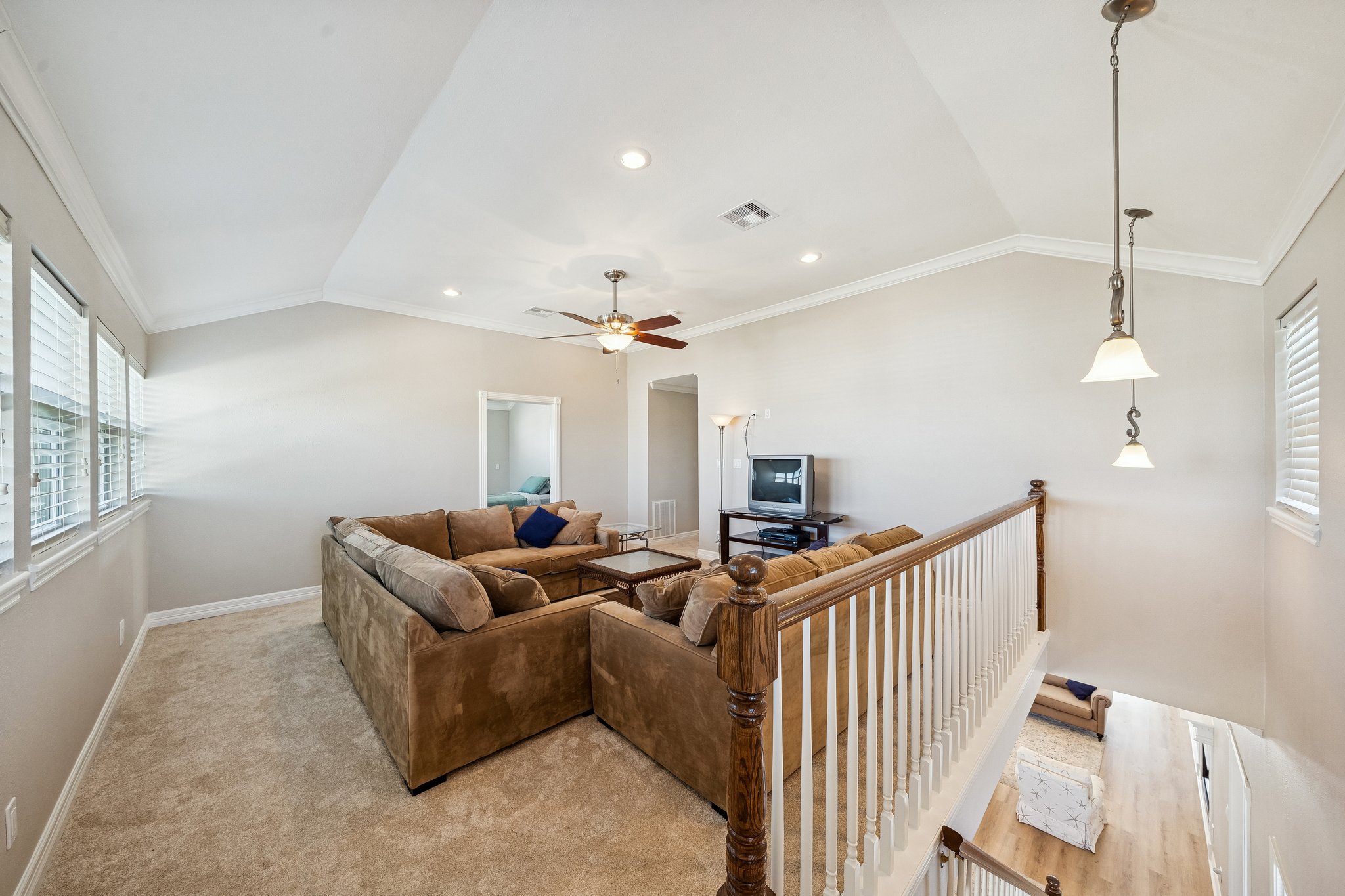 22105 Zapata Dr - 026.jpg