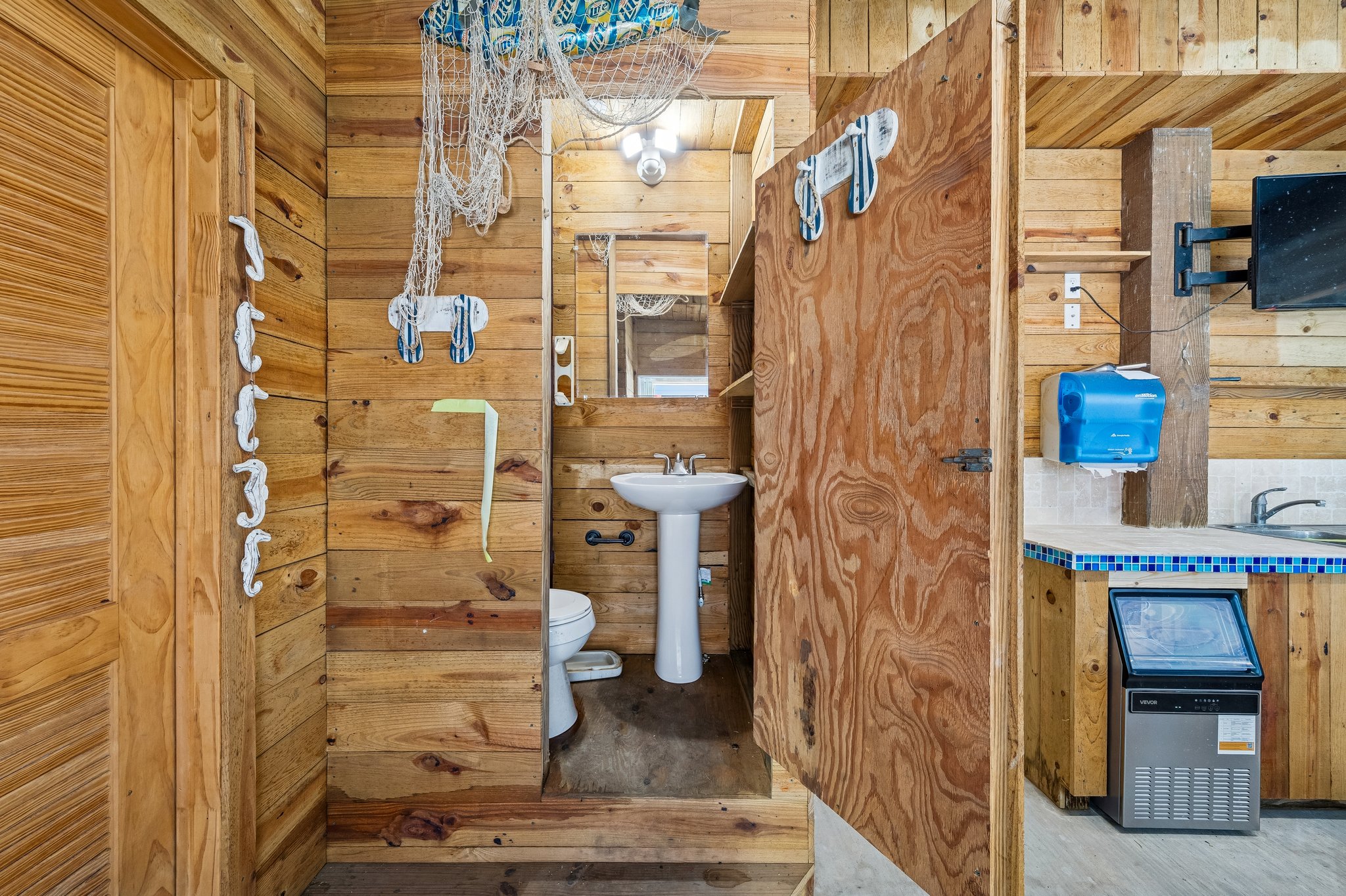 22105 Zapata Dr - 030.jpg