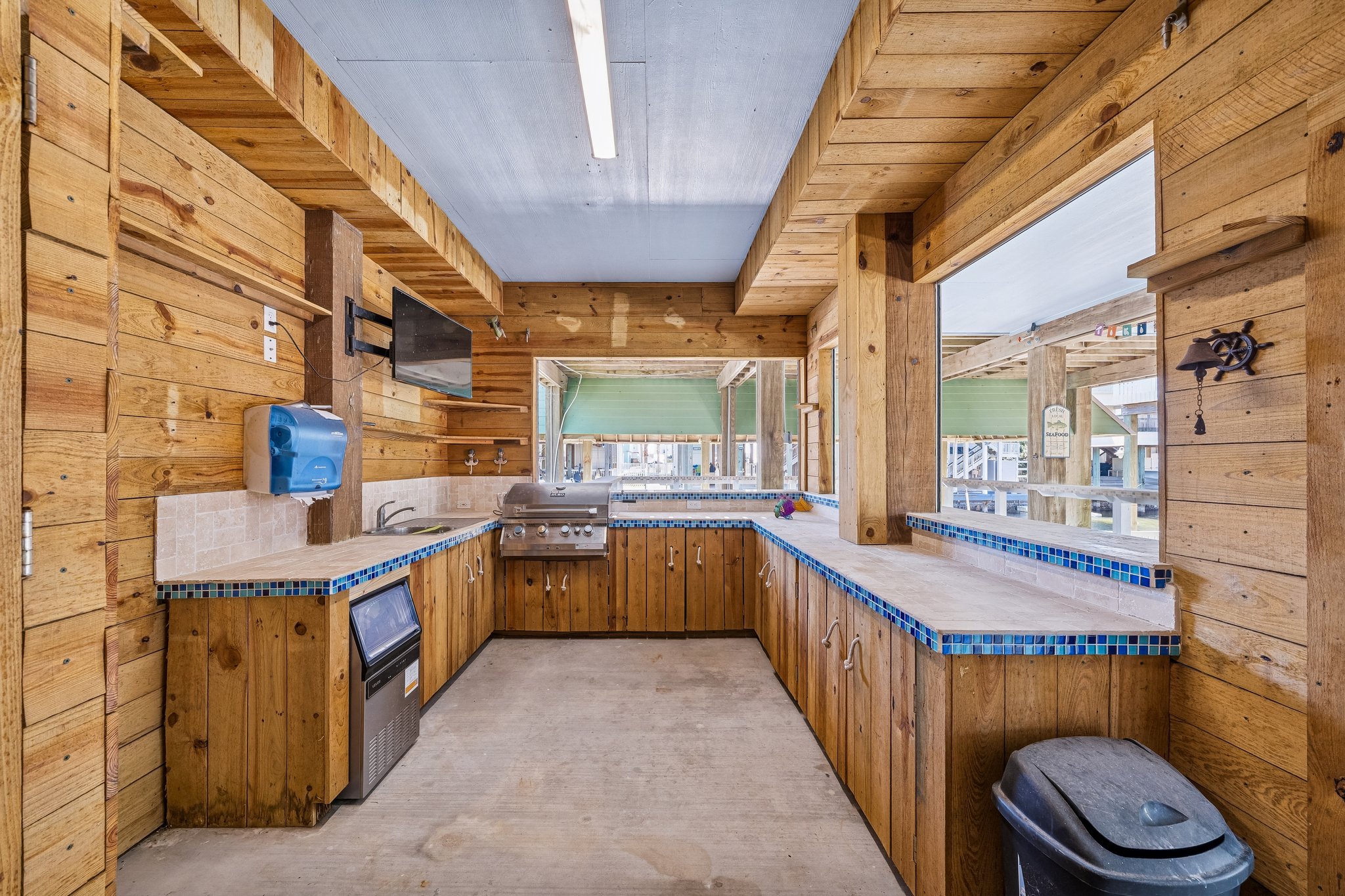 22105 Zapata Dr - 031.jpg