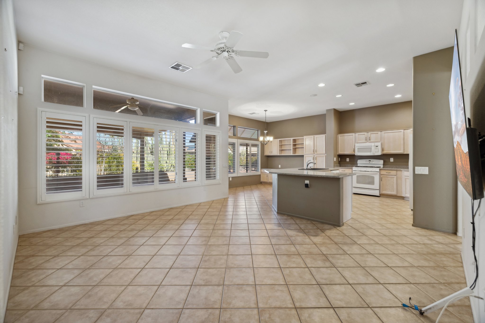 22108 N Veterans Dr - 010.jpg