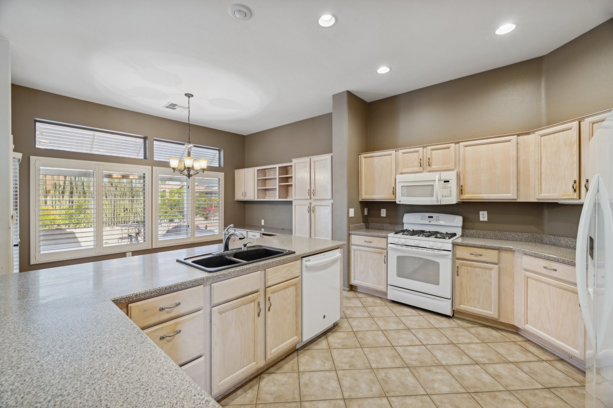 22108 N Veterans Dr - 018.jpg